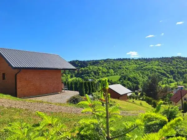 Jak znaleźć tanie noclegi w Polsce i zaoszczędzić na podróży