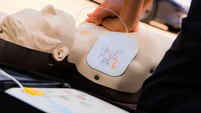 Kto może szkolić z pierwszej pomocy? Sprawdź wymagania i kwalifikacje