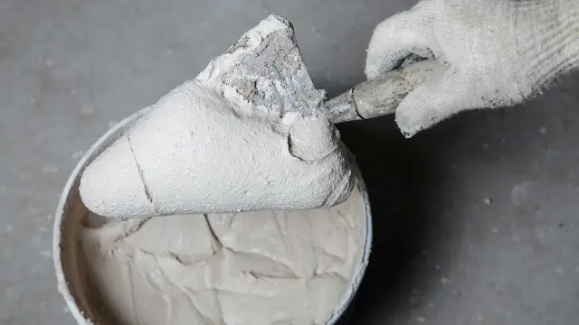 Ile kosztuje metr tynku tradycyjnego? Ceny i czynniki wpływające na koszt