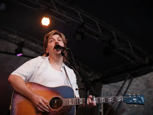 Eiserner Steg von Philipp Poisel: Songtext und emotionale Analyse