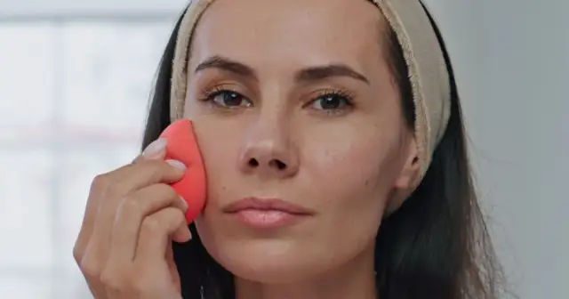 Gąbka do makijażu: Jak jej używać, by makijaż był idealny?