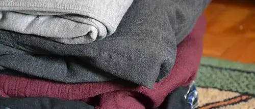 Zrób dywan ze starych ubrań! Poradnik DIY krok po kroku