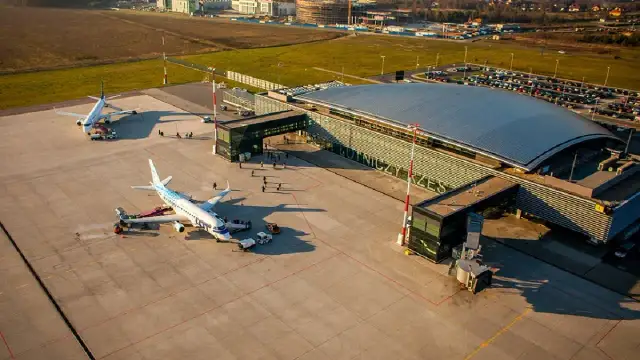 Gdzie można polecieć z Rzeszowa? Odkryj najlepsze destynacje!