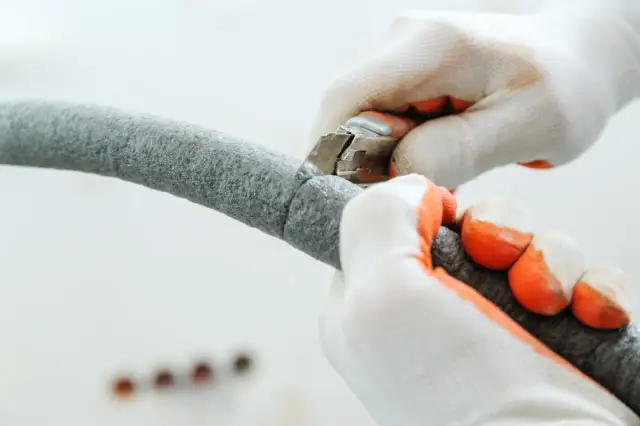 Otulina na rury: Jak prawidłowo zamontować? Uniknij 5 błędów!