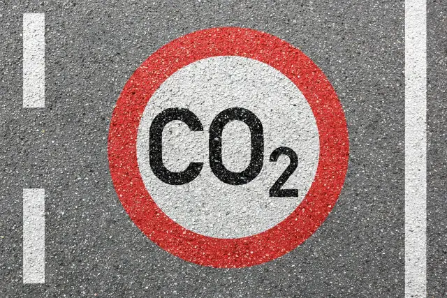 Twój diesel w Polsce: Zakazy, SCT, Euro 7. Co musisz wiedzieć?