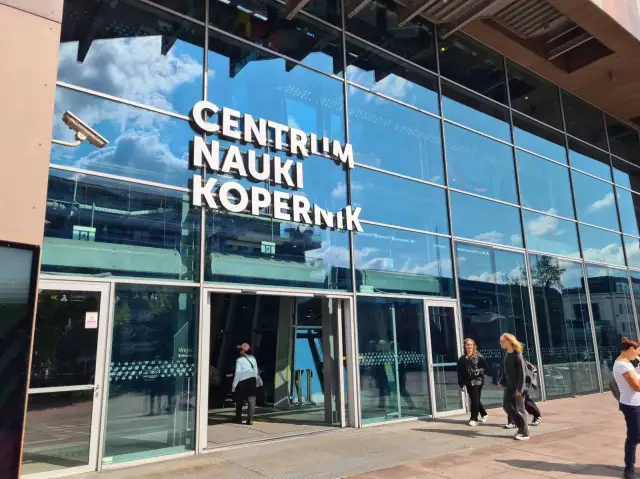 Jak dojechać metrem do Centrum Nauki Kopernik? Szybki przewodnik