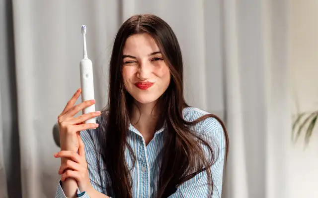 Szczoteczka soniczna: Perfekcyjna technika mycia zębów bez błędów