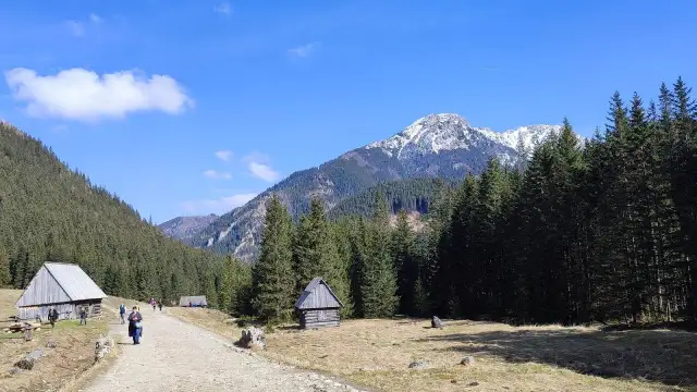 Godziny otwarcia doliny Chochołowskiej: aktualne zasady wejścia w 2024