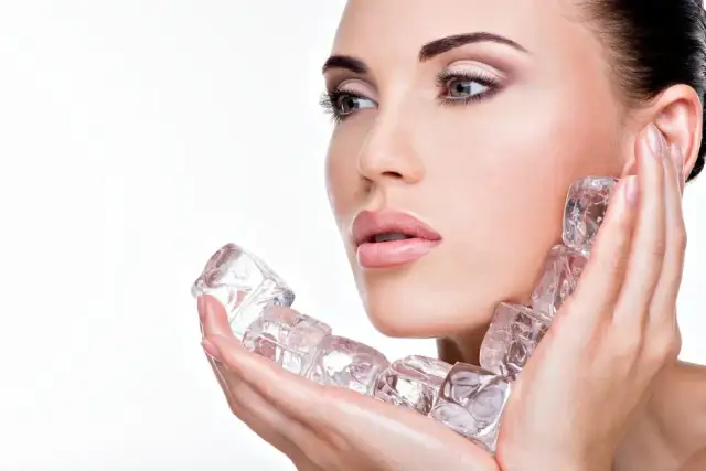 Lód na pryszcze: Jak stosować bezpiecznie i skutecznie?