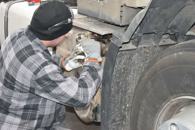 Jak wyczyścić DPF domowym sposobem bez ryzyka uszkodzenia auta