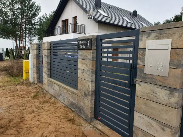 Ile kosztuje ogrodzenie betonowe? Sprawdź ceny i oszczędź!