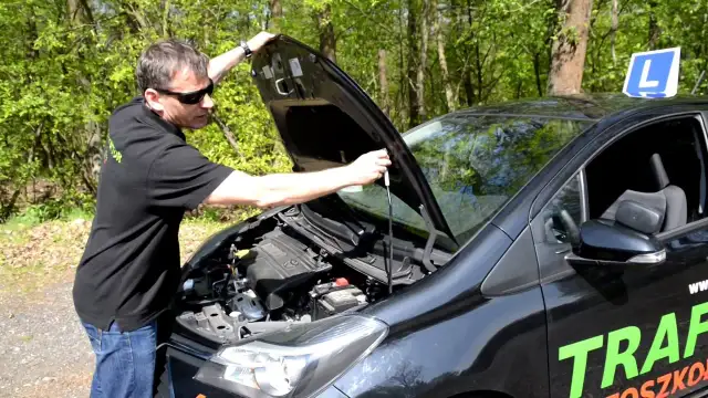 Jak otworzyć maskę Toyota Yaris - proste kroki i rozwiązania problemów