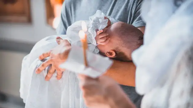 Chrzest bez Mszy a Komunia: Czy to możliwe? Zasady i warunki