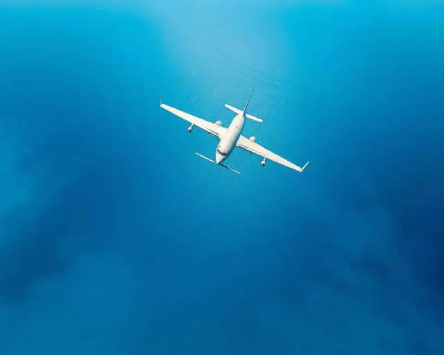 Ile trwa lot z Katowic do Grecji? Sprawdź czas podróży i trasy