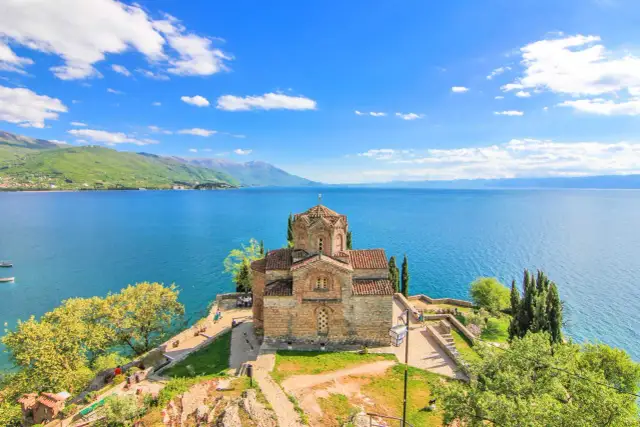 Kościół św. Jana w Ochrydzie, Macedonia. Piękne widoki i przystępne ceny wycieczek.