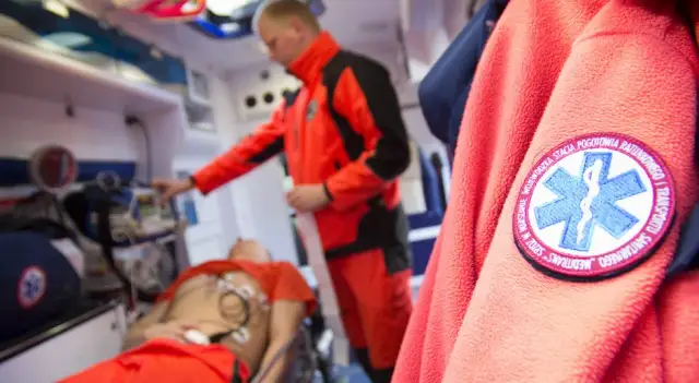 Czy ratownik medyczny może stwierdzić zgon? Poznaj nowe przepisy i procedury