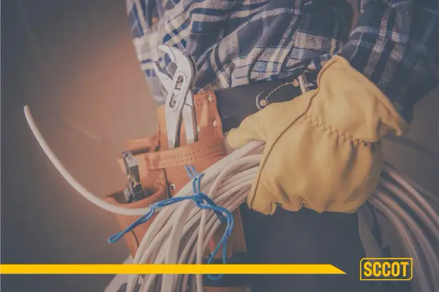 Ile zarabia elektryk miesięcznie? Zaskakujące różnice w wynagrodzeniach