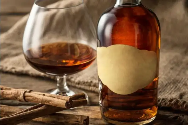 Jak pić rum z herbatą: przepisy i sekrety idealnego połączenia