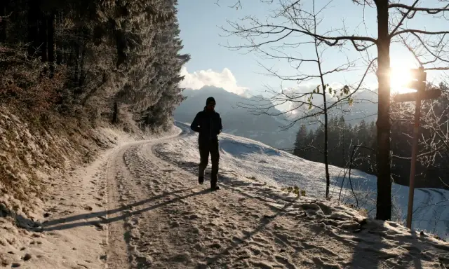 Bieganie zimą: Jak trenować bezpiecznie i efektywnie w Polsce?