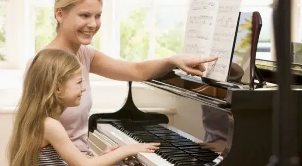 Ile trwa nauka gry na pianinie? Odkryj, co wpływa na czas nauki