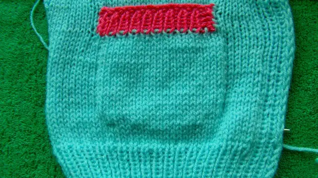 Jak zrobić kieszeń w swetrze na drutach - proste techniki krok po kroku