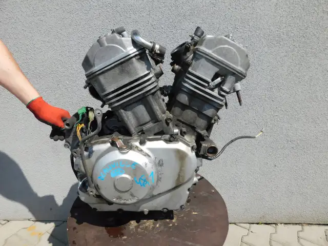 Ile oleju w silniku Honda Deauville 650? Sprawdź, aby uniknąć błędów