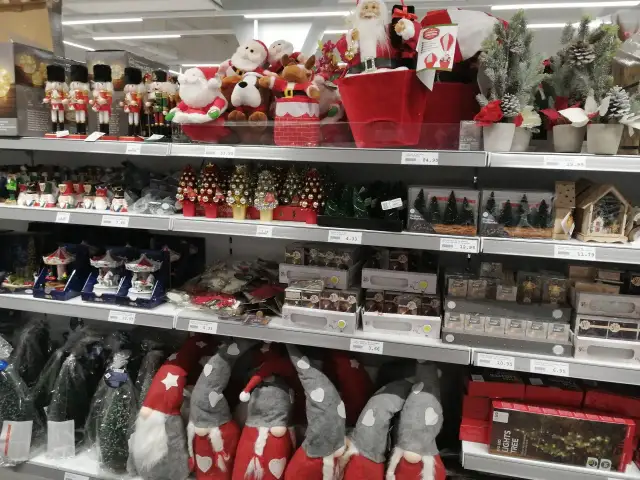 Odkryj, od kiedy ozdoby świąteczne w sklepach zaczynają się pojawiać