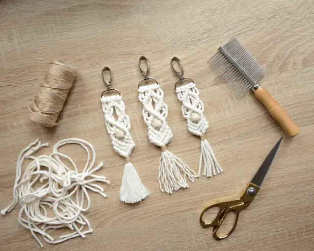 Jak zrobić zawieszkę do smoczka makrama - proste instrukcje DIY