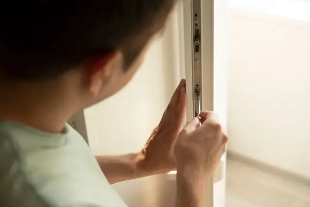 Drzwi balkonowe haczą? Podnieś je sam! Poradnik eksperta