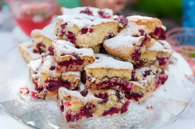 Przepis na ciasto niebo w gębie – prosty sposób na pyszny deser bez pieczenia