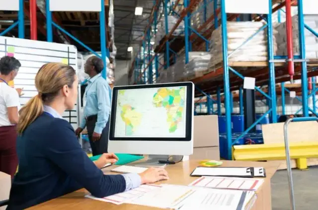 Spedytor międzynarodowy: jak nim zostać? Zarobki, obowiązki, perspektywy