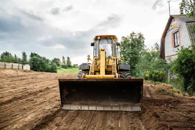 Ile kosztuje wyrównanie działki? Sprawdź, co wpływa na ceny