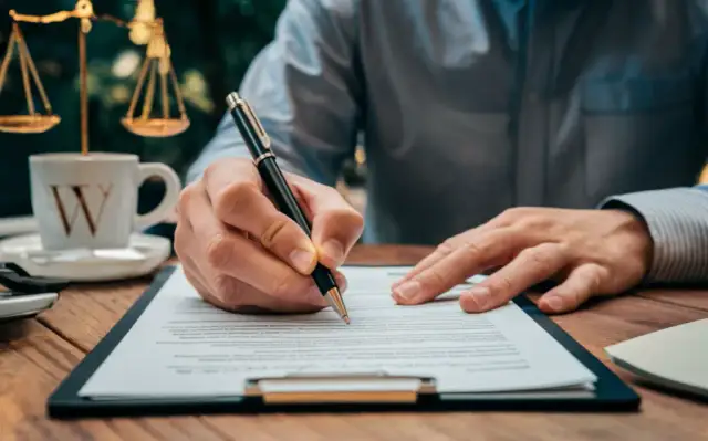 Jak zostać radcą prawnym bez aplikacji? Sprawdź wymagania i ścieżki