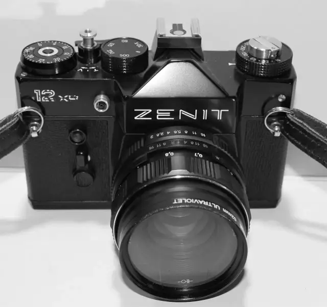 Jak wybrać idealny obiektyw do Zenit E? Kompatybilne modele i praktyczne porady