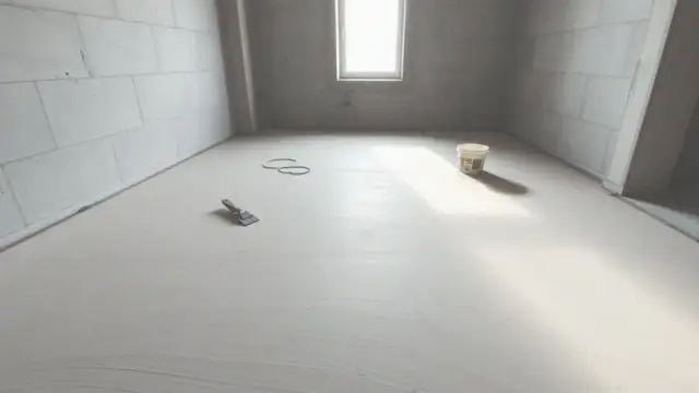 Ile schnie wylewka w zimie? Sprawdź, co wydłuża czas schnięcia