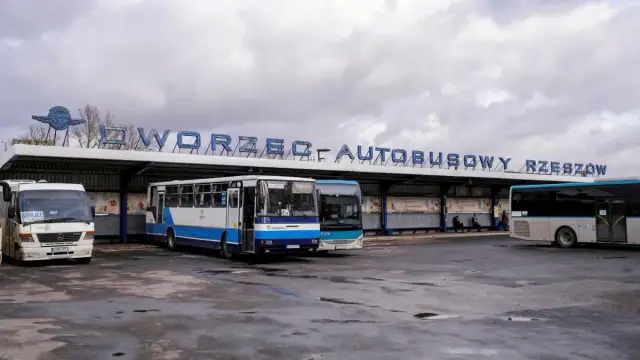 Skąd odjeżdża polski bus w Rzeszowie - kluczowe lokalizacje i wskazówki