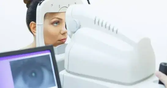 Gdzie przyjmuje Piotr Krzywicki okulista? Sprawdź lokalizacje i godziny