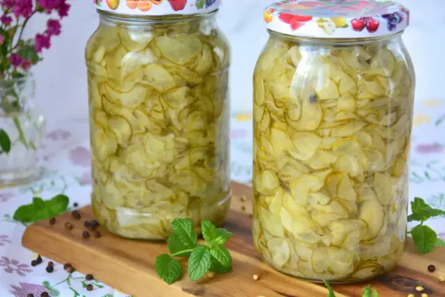 Sałatka szwedzka przepis jak zrobić – łatwy sposób na pyszne danie