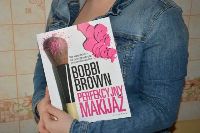 Co jest potrzebne do profesjonalnego makijażu? Kluczowe kosmetyki i narzędzia