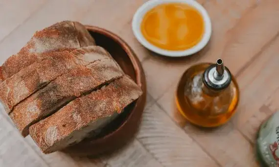 Co zdrowsze: oliwa z oliwek czy olej lniany? Sprawdź różnice zdrowotne