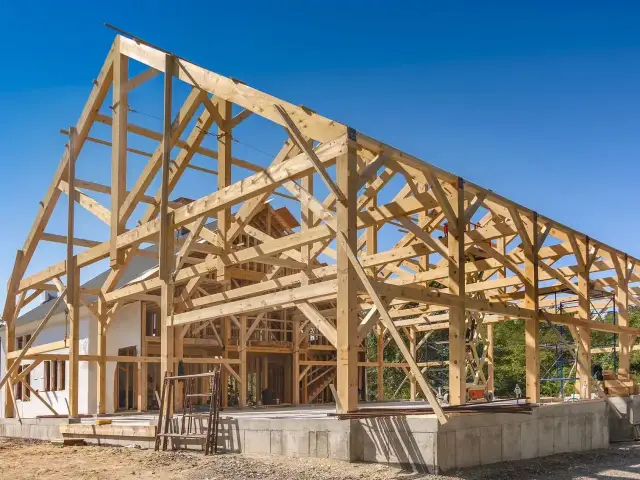 Ile kosztuje dom z bali? Pełny cennik 2026 i ukryte koszty!