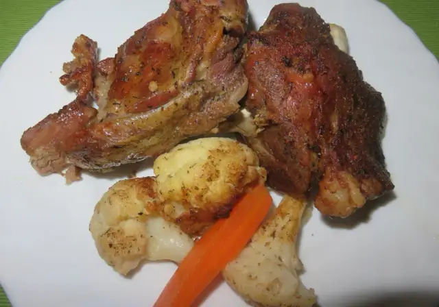 Jak długo piec jagnięcinę w rękawie, aby była soczysta i aromatyczna