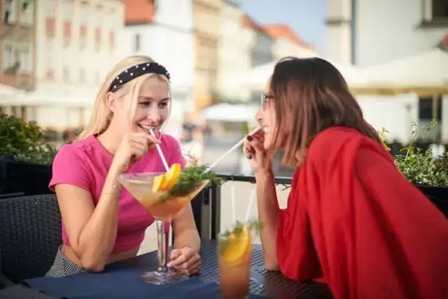 Gdzie na drinka w Poznaniu? Odkryj najlepsze bary i koktajle