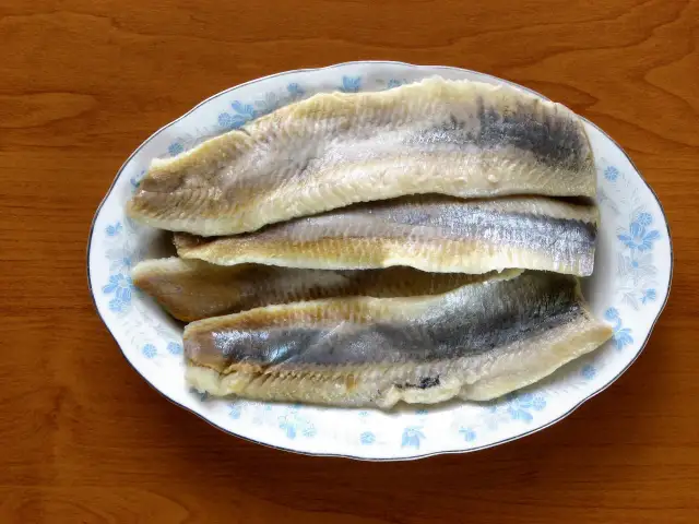 Jak zrobić śledzie prosto z morza - łatwy przepis na świeże ryby