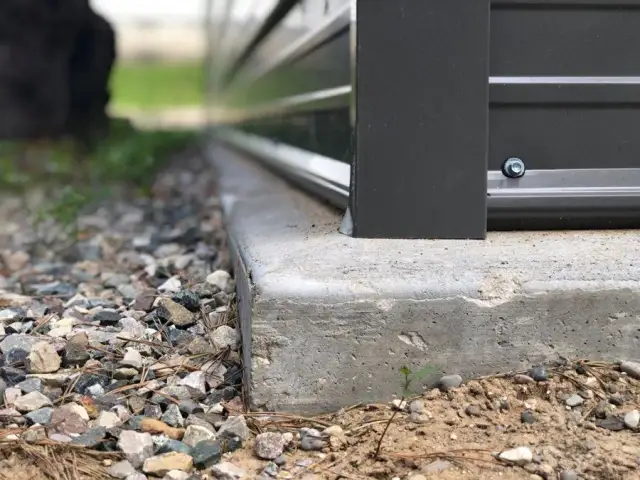 Jaka grubość wylewka pod wiatę, aby uniknąć pęknięć i kosztów?