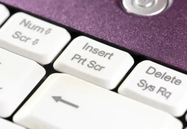 Klawisz "Prt Scr" na klawiaturze laptopa. Dowiedz się, jak zrobić ss na laptopie, naciskając go.