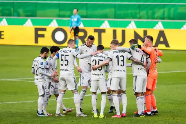 Ile zarabiają piłkarze Legii Warszawa? Zaskakujące kwoty ujawnione