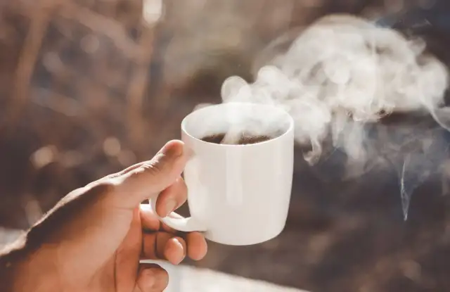 Ile kalorii ma kawa? Zaskakująca prawda o ulubionym napoju