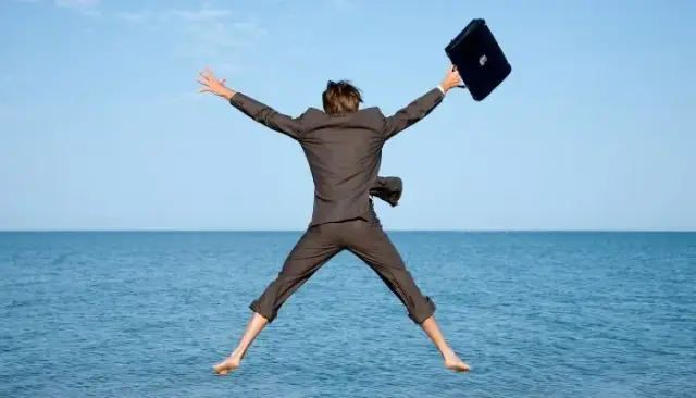 Wypowiedzenie umowy na urlopie: Czy możesz? Jak to zrobić?