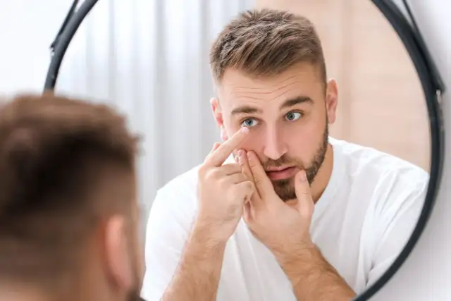 Czy można włożyć soczewki do wody? Uniknij ryzyka zakażeń oczu